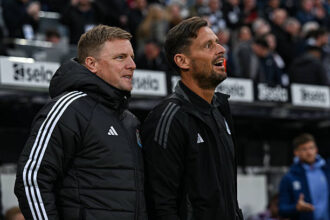 NEWCASTLE UPON TYNE, ENGLAND - APRIL 02: Newcastle United Head Coach Eddie Howe and Newcastle United Assistant Head Coach Jason Tindall during the Premier League match between Newcastle United FC and Brentford FC at St James' Park on April 02, 2025 in Newcastle upon Tyne, England. (Photo by Serena Taylor/Newcastle United via Getty Images)